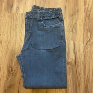 LMen’s Prana slim fit jeans.